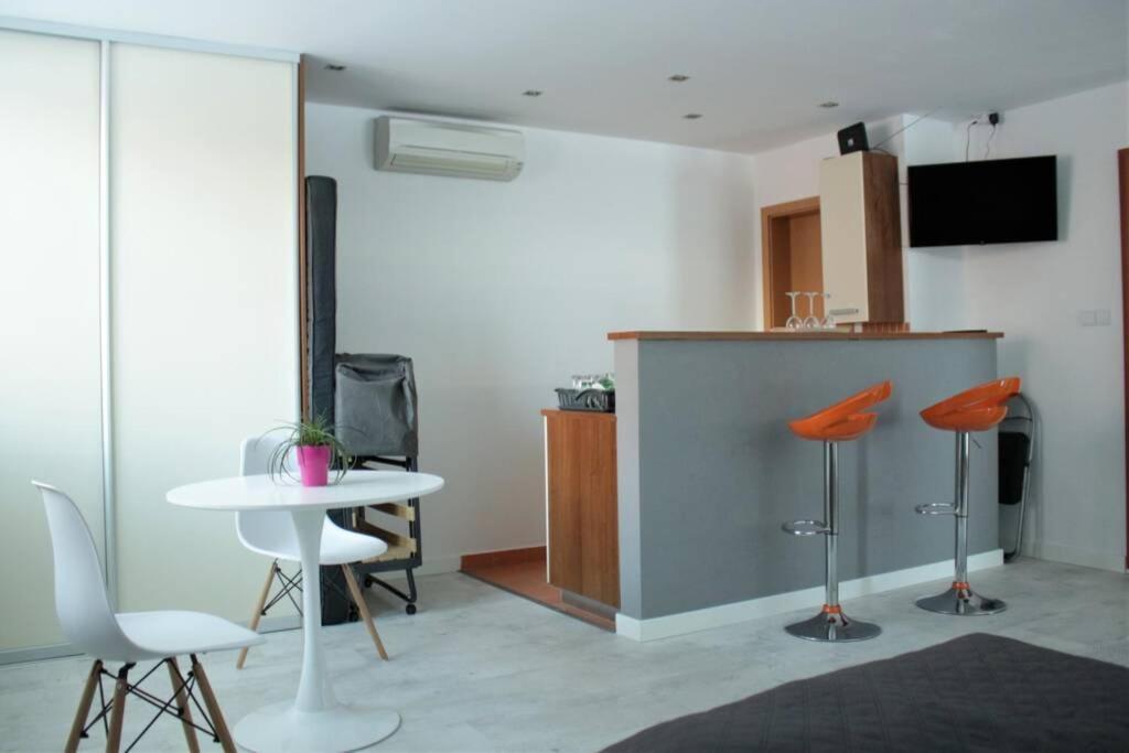 Apartman - Dlhe Diely Apartment บราติสลาวา ภายนอก รูปภาพ